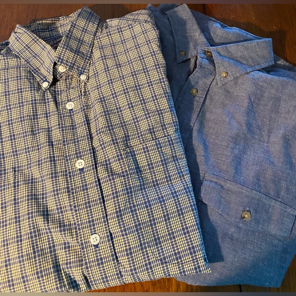 Round tree & York two men’s short sleeve button down shirts. Size Large